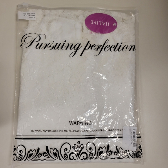 Womens Sleeveless Lace Blouse - Picture 5 of 10